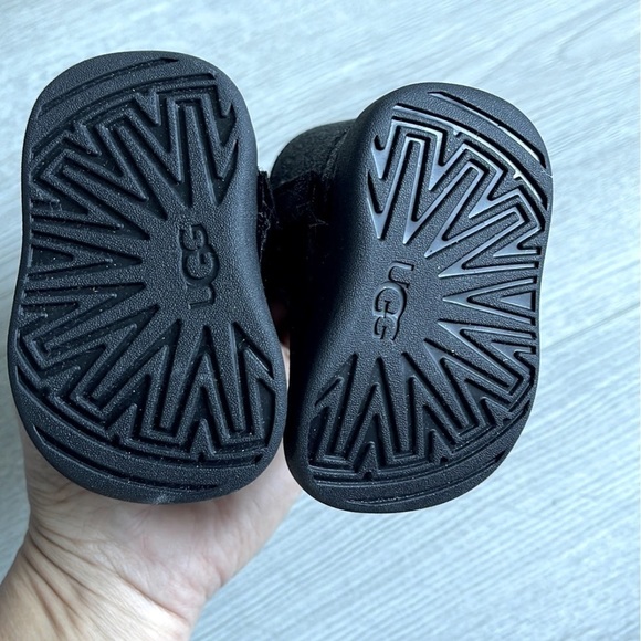 UGG Australia baby girl Black Sparkle Boots - Picture 2 of 5